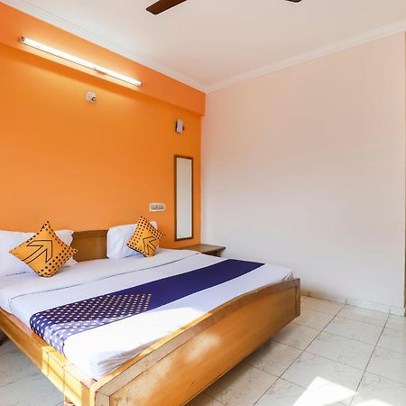 Spot On Hotel Shyam Inn Hālol Kültér fotó