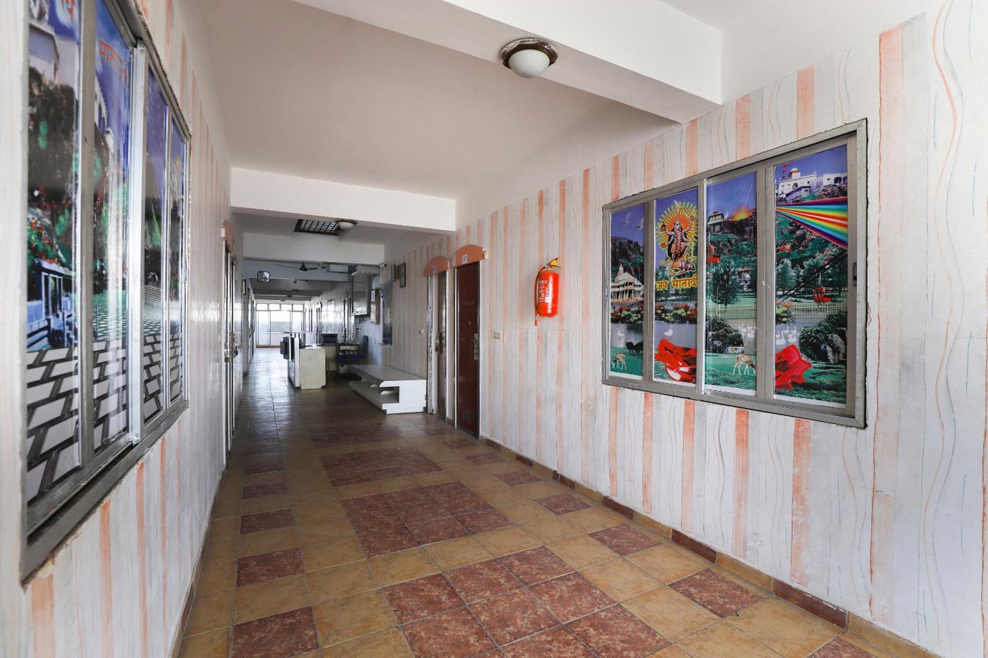 Spot On Hotel Shyam Inn Hālol Kültér fotó