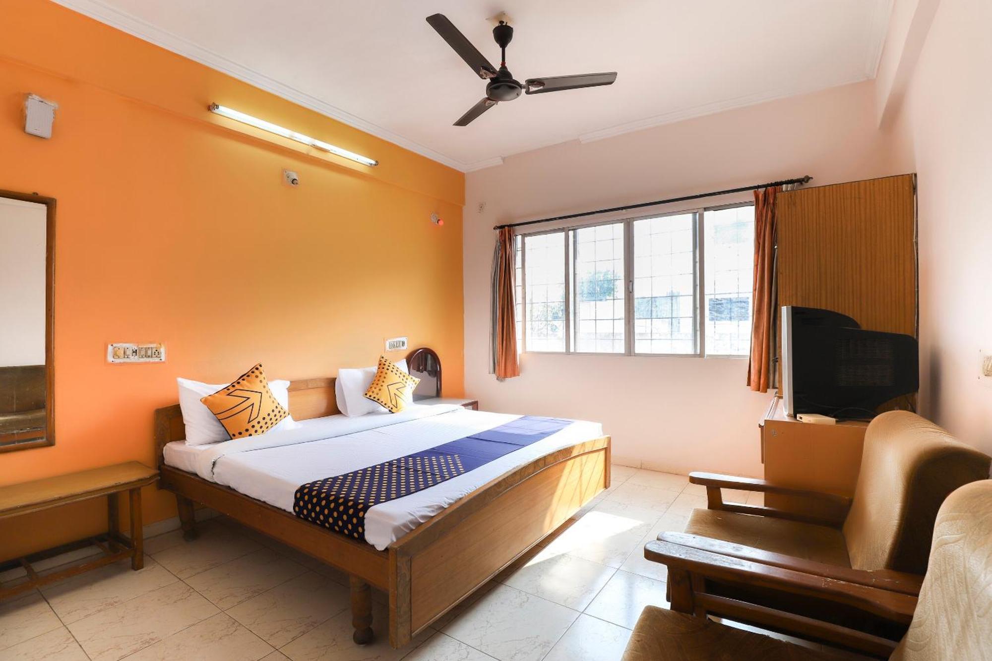 Spot On Hotel Shyam Inn Hālol Kültér fotó