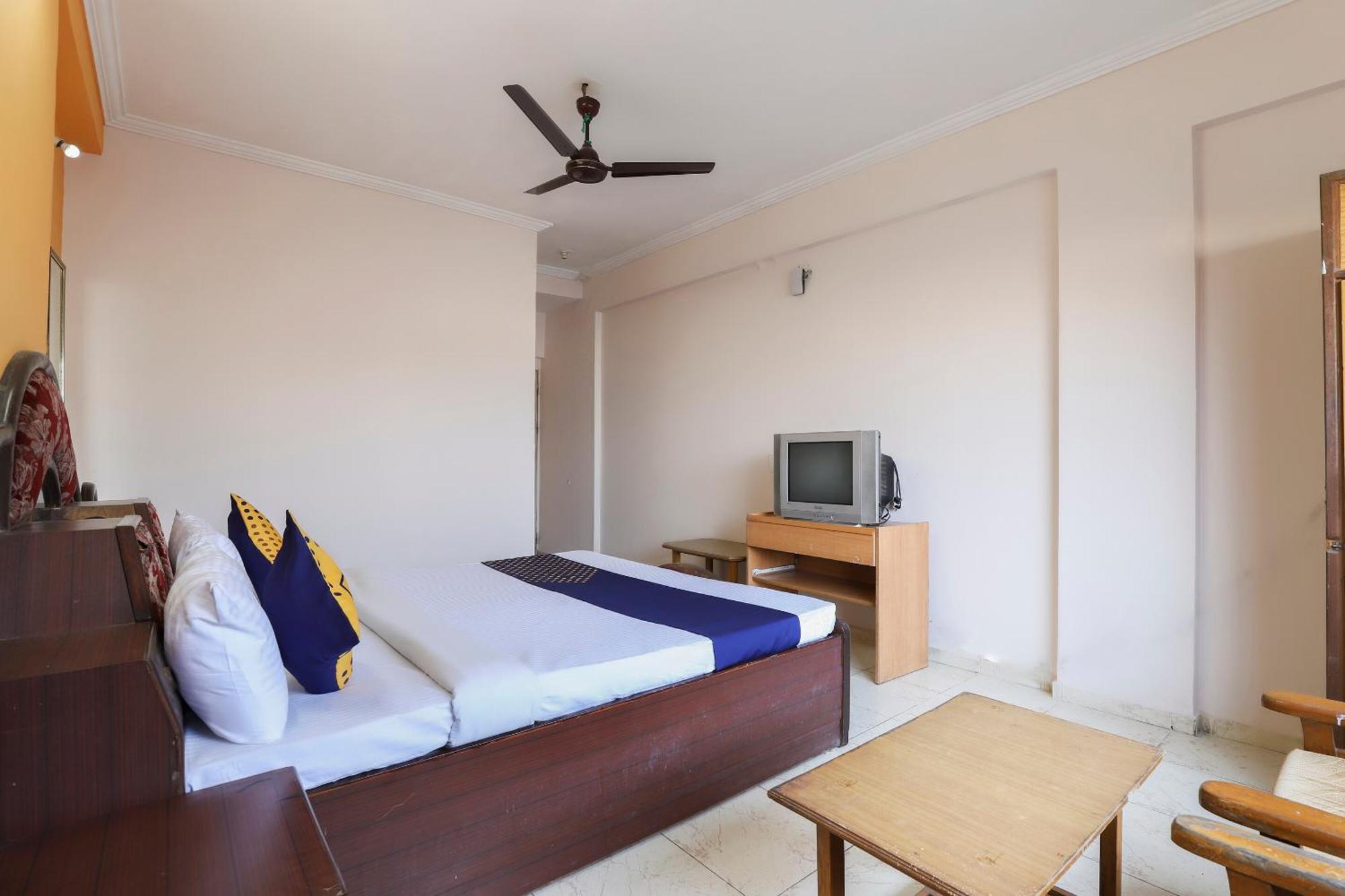 Spot On Hotel Shyam Inn Hālol Kültér fotó